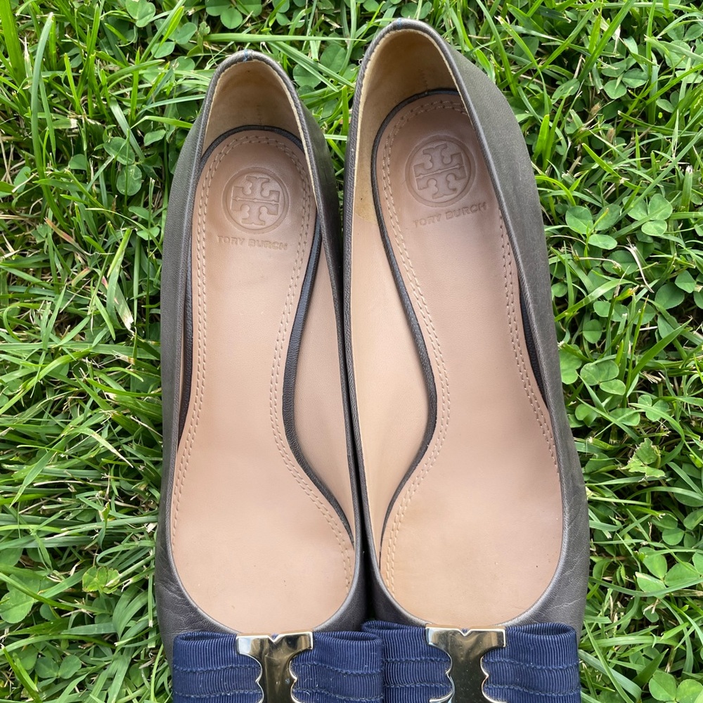 Tory Burch Women's Dark Gray Loafers with Navy Accents